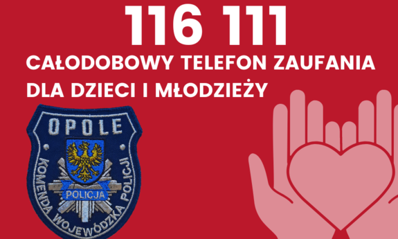 na czerwonym tle numer infolinii 116111, poniżej numeru napis całodobowy telefon zaufania dla dzieci i młodzieży, poniżej graficznie przedstawione dwie dłonie, na których znajduje się serce, po lewej stronie naszywka z logiem opolskiej Policji